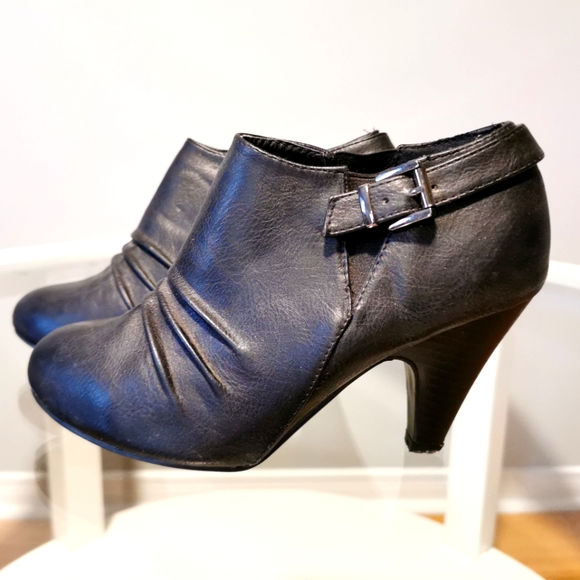 REITMANS Ankle Boots - Picture 1 of 3